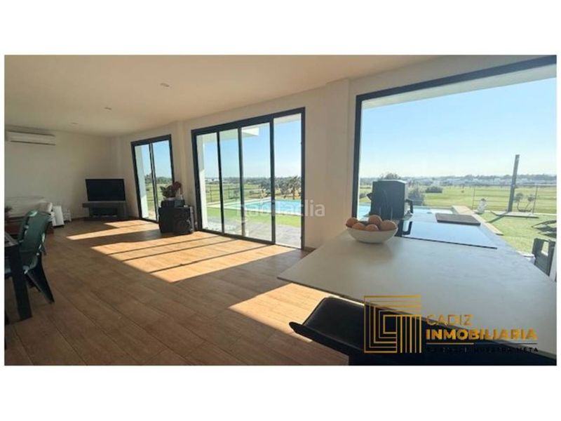 Foto be90000a-fa7e-493e-b089-58bb95555641. Casa amb calefacció aparcament a Villanueva Golf Puerto Real