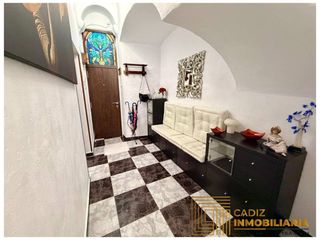 Flat  Calle adolfo de castro. Encantador piso en planta baja de 2 dormitorios con 2 patios pri