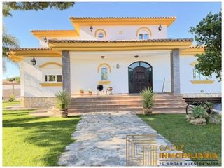 Chalet en Las Lagunas - Campano. Venta de espectacular chalet unifamiliar independiente en chicla