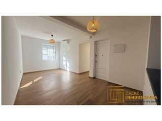 Rent Flat in Centro. Piso de alquiler anual, de 2 dormitorios en el centro del puerto