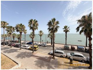 Flat in Centro. Piso con vistas al mar en puerto real, luminoso y con excelente