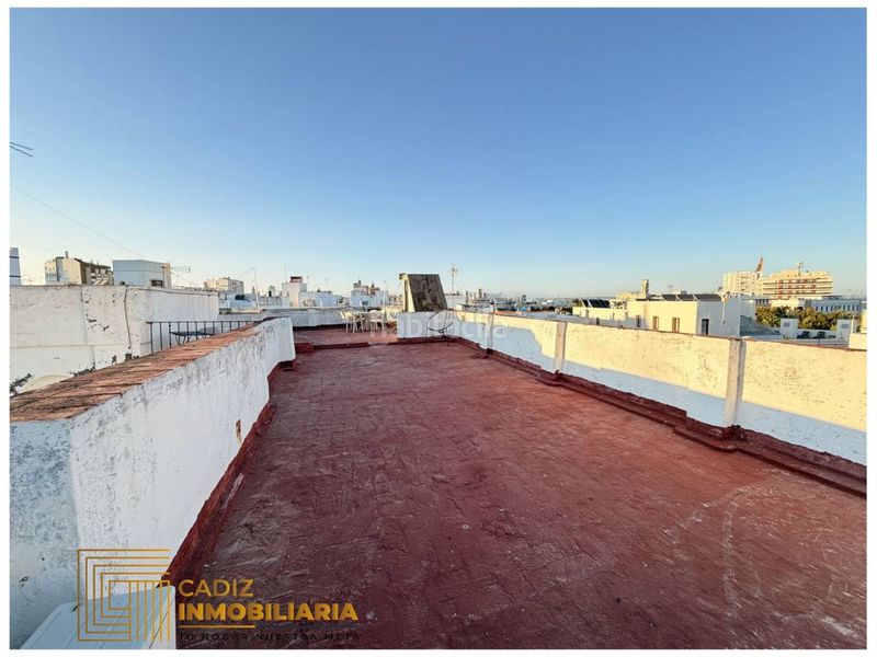 Foto c4ddcbf9-ae9a-4e5f-a369-dbd480845714. Àtic a Centro Histórico Cádiz