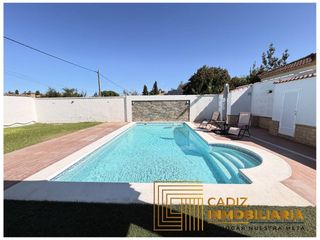 Mas  Callejon de lo chopos. Chalet rústico con piscina privada y amplia parcela en el pinar
