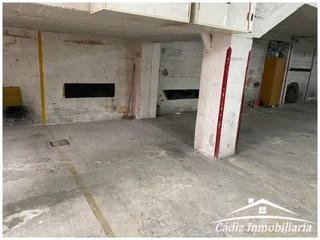 Parking coche en La Caleta - La Viña. Garaje en venta para coche pequeño  en zona centro centro