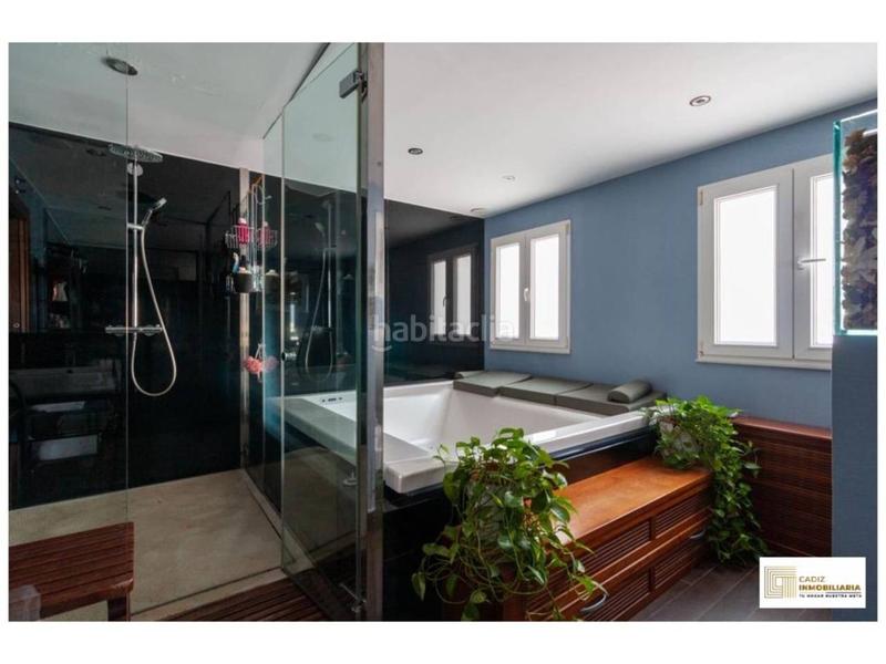 Foto 00a9e23c-5e1b-4d33-895e-b3f05a8d1d82. Piso espectacular vivienda frontal al mar en Paseo Marítimo - San José - La Laguna Cádiz