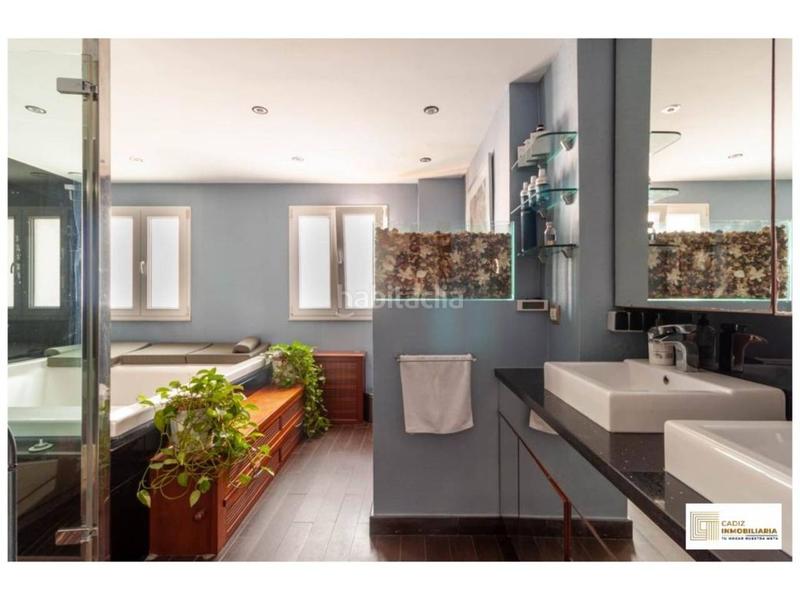 Foto c82b3e14-2090-483b-93fb-0d5d6368e5a8. Piso espectacular vivienda frontal al mar en Paseo Marítimo - San José - La Laguna Cádiz