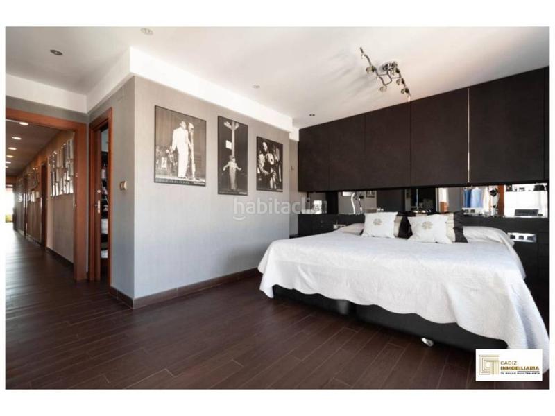 Foto fc2bb4ac-7d0e-4f06-9a9a-c7596cacfaa3. Piso espectacular vivienda frontal al mar en Paseo Marítimo - San José - La Laguna Cádiz