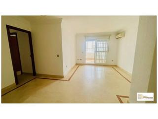 Location Appartement à Crevillet. Alquiler anual de un luminoso ático de 2 dormitorios con plaza d