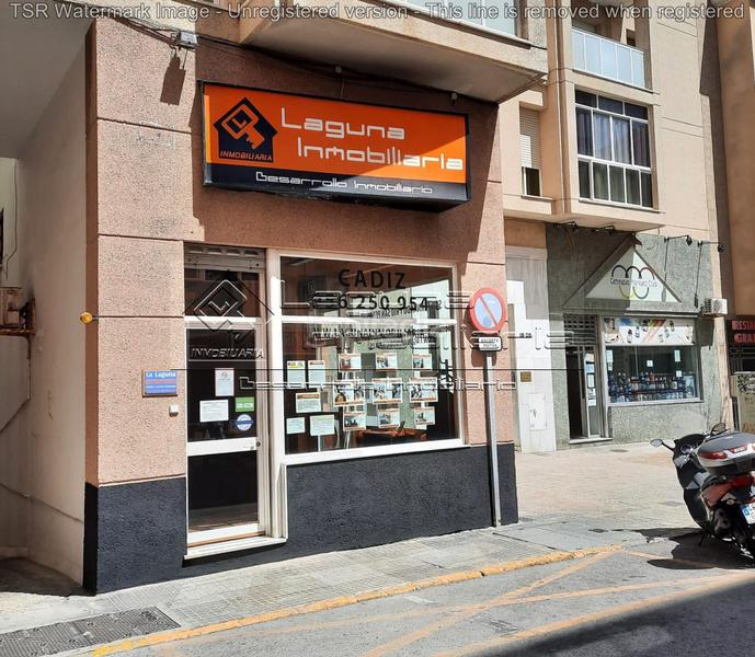 Foto cbec0a3f-1690-43a6-9167-ca8eba570588. Parking coche en Paseo Marítimo - San José - La Laguna Cádiz