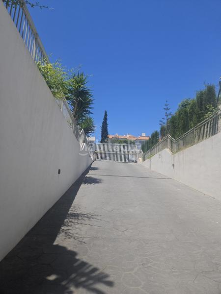 Foto 0c373223-5775-48d4-b5a4-6f4a49feae8c. Car parking in El Pinillo Torremolinos