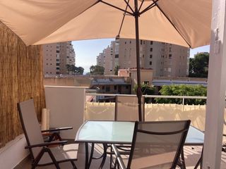 Miete Appartement in Playamar - Benyamina. Moderno apartamento con terraza, vistas al mar y piscina