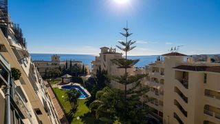 Lloguer Apartament a Zona Centro Comercial Torrequebrada. Luminoso apartamento con terraza y excelentes vistas