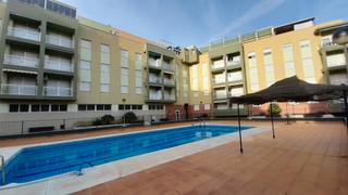 Pis en Torrenueva. Estupendo piso con cochera, trastero y piscina