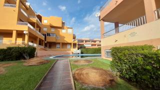 Appartamento in Salobreña Costa. ¡apartamento en primera línea de playa con piscina y jardines!