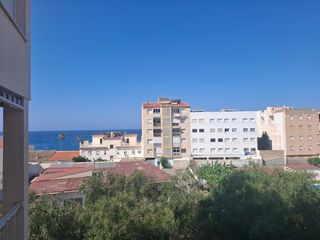 Pis a Carretera de almería 132. Piso con amplios dormitorios, dos terrazas  y vistas al mar