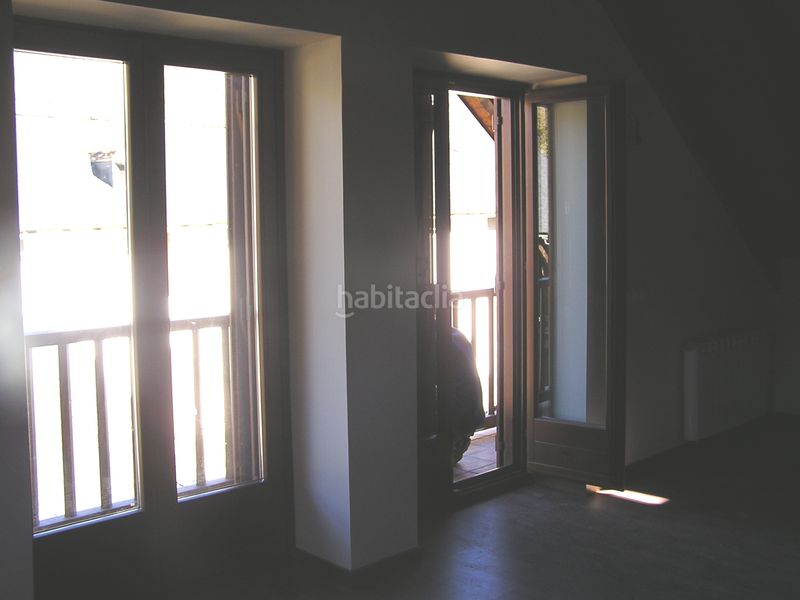 Foto a1cee422-e75c-42ca-ab39-e104bfdf6756. Dúplex amb xemeneia calefacció aparcament a Alt Àneu