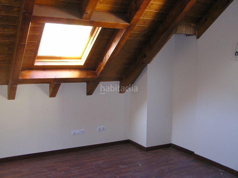Foto b140d927-92b5-49b0-87ea-5e7e11e8a90e. Dúplex amb xemeneia calefacció aparcament a Alt Àneu