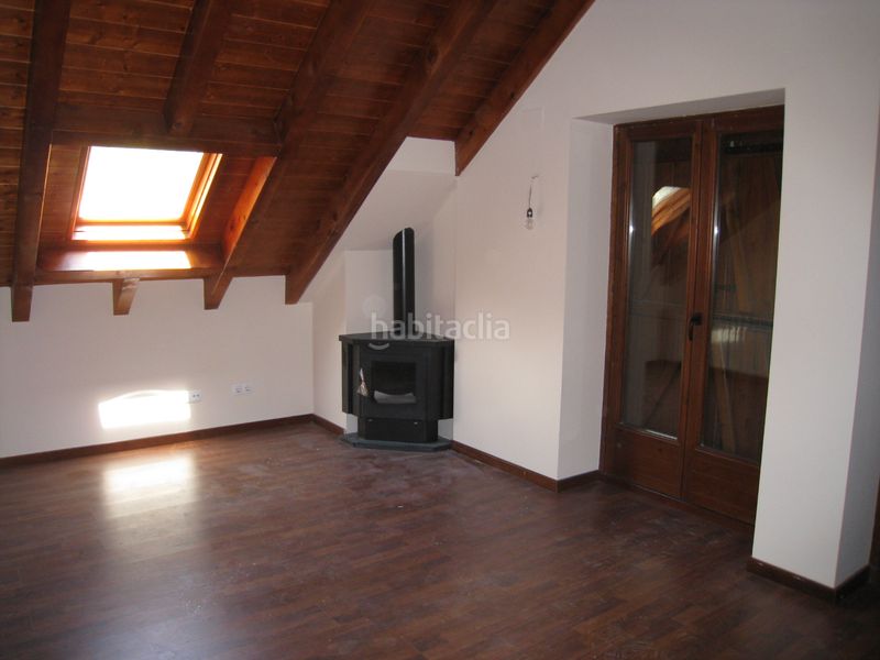Foto d861f171-ff9a-4b43-90bc-3d55cd253854. Dúplex amb xemeneia calefacció aparcament a Alt Àneu