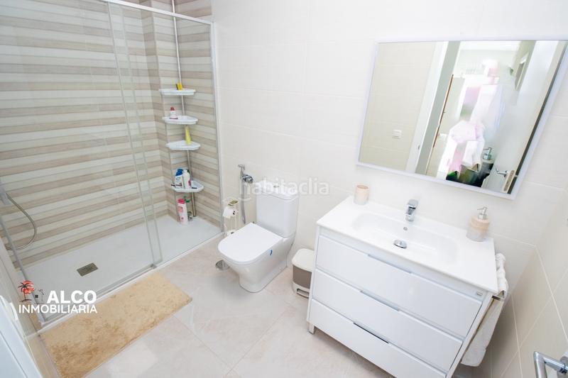 Foto b7724d63-bcfd-4b00-8123-8e7ffd181b1a. Chalet mit parking in Urbanización Santa Rosa Torrox