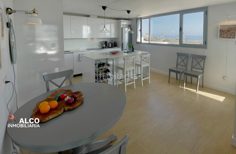 Foto 5c1ee886-fb3c-48b0-8fbe-f8cc64a58fc8. Piso frontal en urbanización las dunas características generales4 habitaciones2 bañosterraza de 33 m2107 m2 interioraparcamiento subter en Torrox