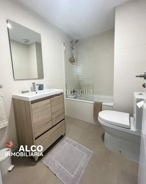 Foto f8d845af-f264-42fb-a251-5d808fa2c888. Piso frontal en urbanización las dunas características generales4 habitaciones2 bañosterraza de 33 m2107 m2 interioraparcamiento subter en Torrox