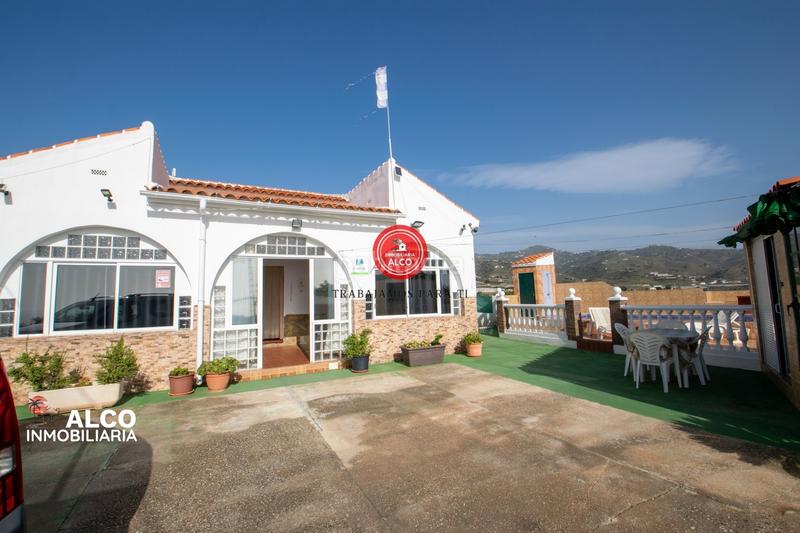 Foto b58b06eb-be94-4070-95bd-613d33a56573. Chalet  vélez málaga características generales superficie total 5740 m terraza cocina completa dormitorios 3 baños 1 zo en Lagos