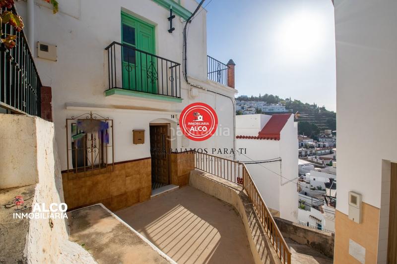 Foto 881ba4c0-3a69-4a6e-9abd-8f02c15c2ee3. Casa  en competate presentamos esta encantadora casa , situada a tan solo 50 metros de una zona de aparcamiento y en una en Cómpeta