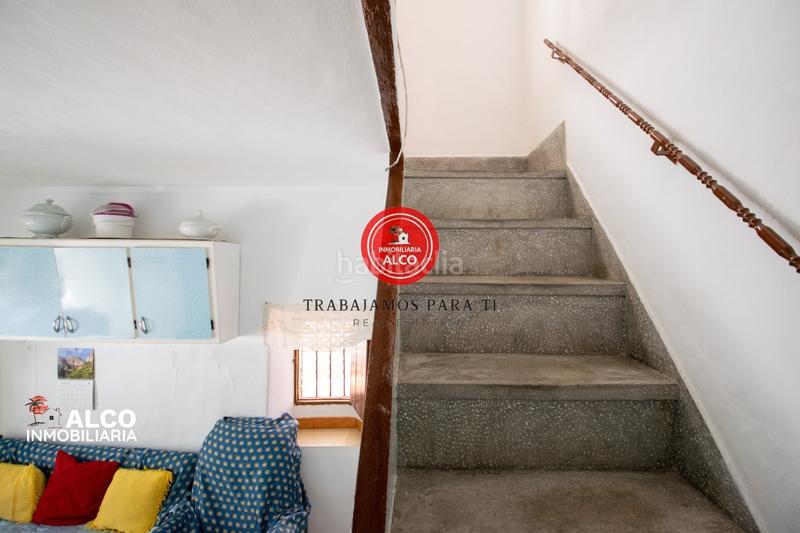 Foto b78f7bf4-1631-4d18-8777-d6714bb8c533. Casa  en competate presentamos esta encantadora casa , situada a tan solo 50 metros de una zona de aparcamiento y en una en Cómpeta