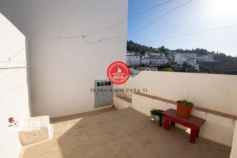 Foto d8d8364b-8583-4748-9e26-f51085ec1d31. Casa  en competate presentamos esta encantadora casa , situada a tan solo 50 metros de una zona de aparcamiento y en una en Cómpeta