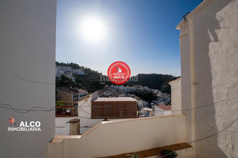 Foto ffb2064b-c72d-4a43-926e-bc1f49a09683. Casa  en competate presentamos esta encantadora casa , situada a tan solo 50 metros de una zona de aparcamiento y en una en Cómpeta