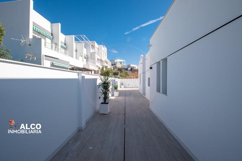 Foto 37f043f8-5444-4bd3-8a5f-7e5c7d544589. Chalet avec parking piscine dans Torrox park Torrox