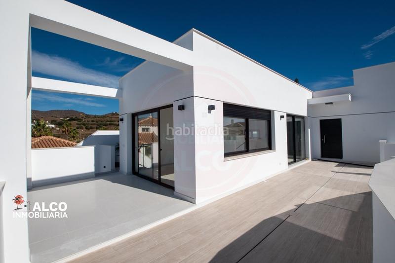 Foto 68c55e62-1808-456f-bd67-5d90d406a586. Chalet avec parking piscine dans Torrox park Torrox