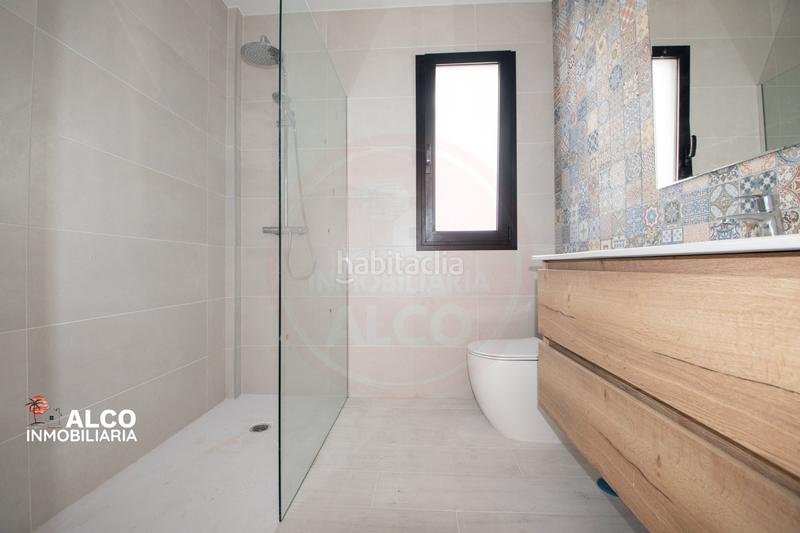 Foto f5c47dd0-4e2d-4527-bef0-24b8f7459d85. Chalet avec parking piscine dans Torrox park Torrox