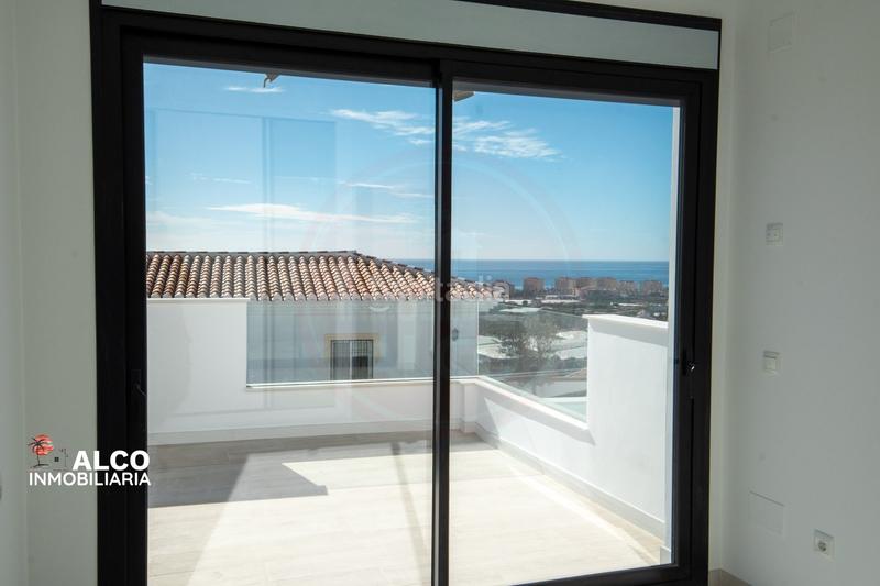 Foto f685e865-bb5a-482c-83f5-2046046cff37. Chalet avec parking piscine dans Torrox park Torrox