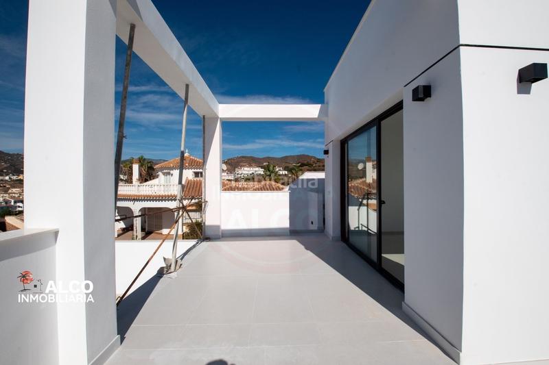 Foto fdd8e168-53f5-4c81-b36f-9cece141d43f. Chalet avec parking piscine dans Torrox park Torrox