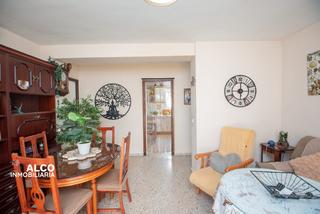 Appartamento in Torrox Pueblo. Piso en torrox de 3 dormitorios con trasterobusca la combinación