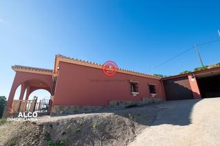 Chalet à Lagos. Chalet en lagos vélez málaga descubre este magnífico chalet situ