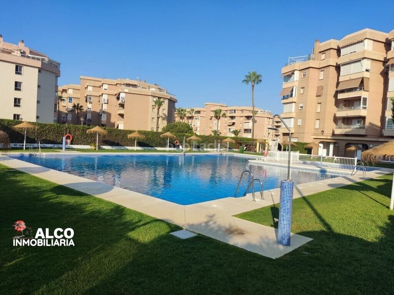 Foto e4174bc4-b307-4a2f-8450-d4f0bf321b1a. Pis amb piscina a Centro Internacional Torrox