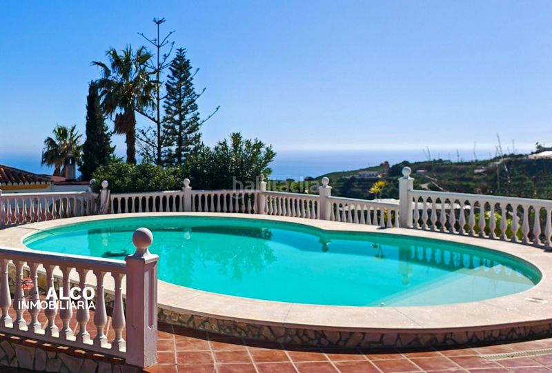 Foto 6d3e08dd-8716-40e7-aef7-bef015d61dea. Xalet amb aparcament piscina a El Morche Torrox