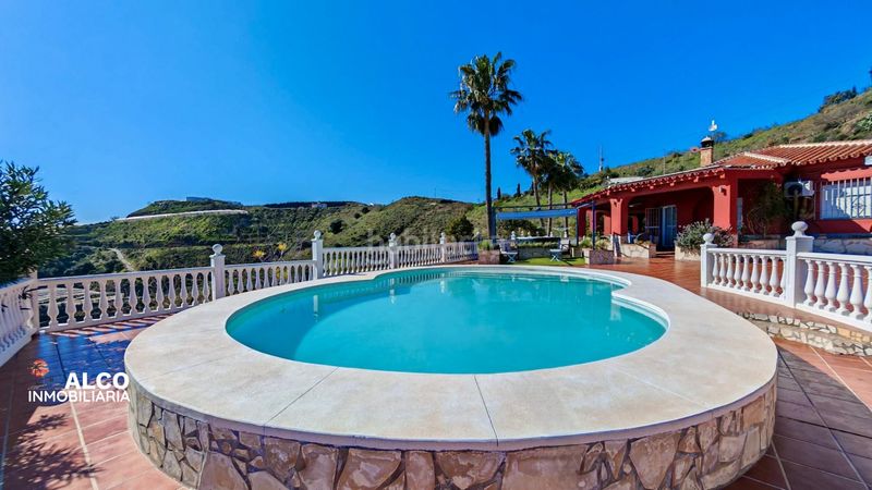 Foto f11383d5-e0d3-4967-967d-31e8de29cf64. Xalet amb aparcament piscina a El Morche Torrox