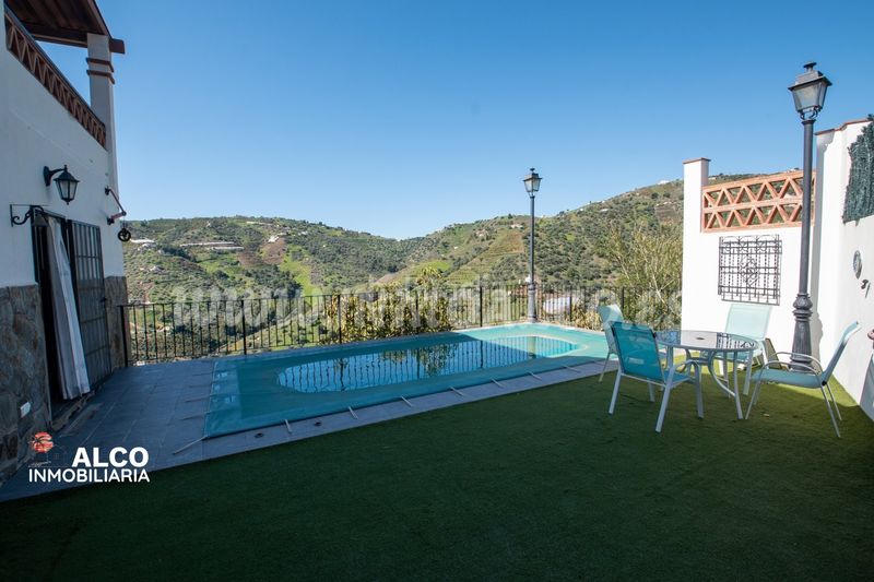 Foto 076c05b7-1536-473d-bc4a-88d41e290431. Xalet amb piscina a Torrox pueblo Torrox