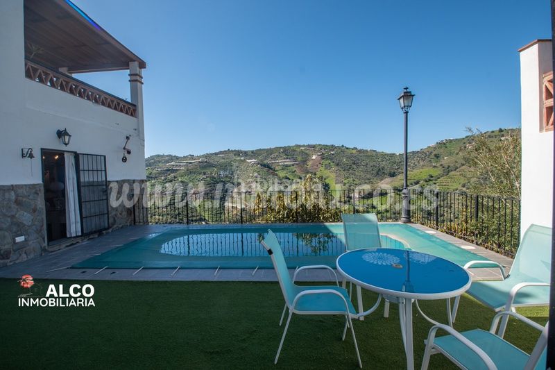 Foto f8116fd6-af7b-491a-931f-b710fecb9c0b. Xalet amb piscina a Torrox pueblo Torrox