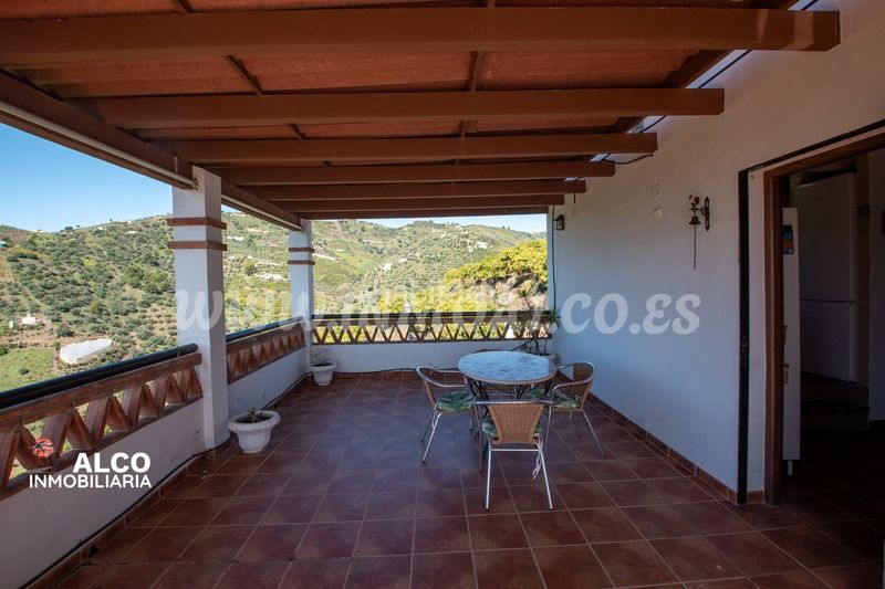Foto f5a78ffe-c329-4f09-911a-8ced3bbaa937. Chalet avec piscine dans Torrox pueblo Torrox