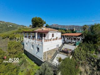 Chalet  Paniagua 6. Casa de campo con piscina, aguacates en producción y licencia tu