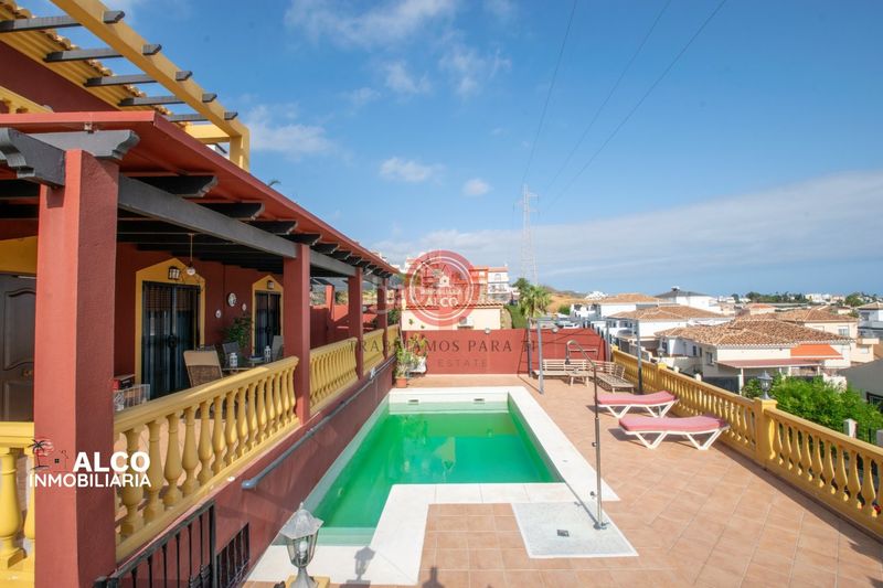 Foto 48fe55c3-2a07-4f50-986e-850285dd43fa. Chalet avec parking piscine dans Urbanización Santa Rosa Torrox