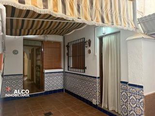 Haus in Íllora. Casa de 4 dormitorios con nave y patio por 97.000 se venden dos