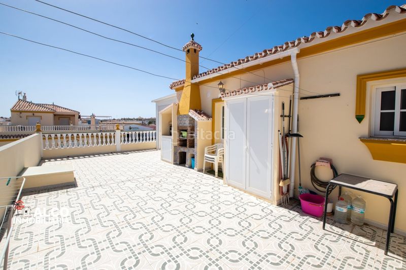 Foto 574d9d84-c459-4678-8535-9126e5519795. Chalet avec parking dans Urbanización Santa Rosa Torrox