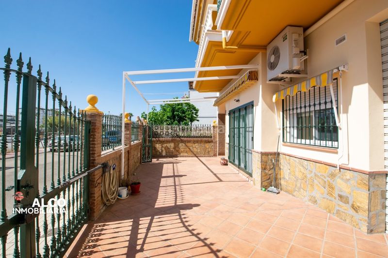 Foto b9ebf3b0-2135-4db9-be9c-ed6a2743aa4f. Chalet avec parking dans Urbanización Santa Rosa Torrox