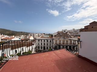 Flat in Torrox Pueblo. Amplio apartamento de 89 m ubicado en la tercera planta, en plen