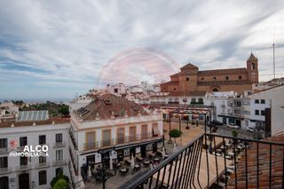 Pis a Torrox Pueblo. Amplio apartamento de 89 m ubicado en la tercera planta, en plen
